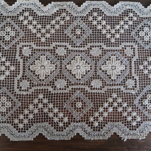 Four 1940's Early Chinese Made Darned Lace Placemats - Picture 2 of 6